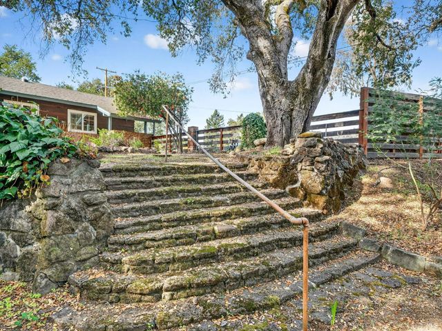 4894 Wagon Wheel Ln, Santa Rosa, CA 95409