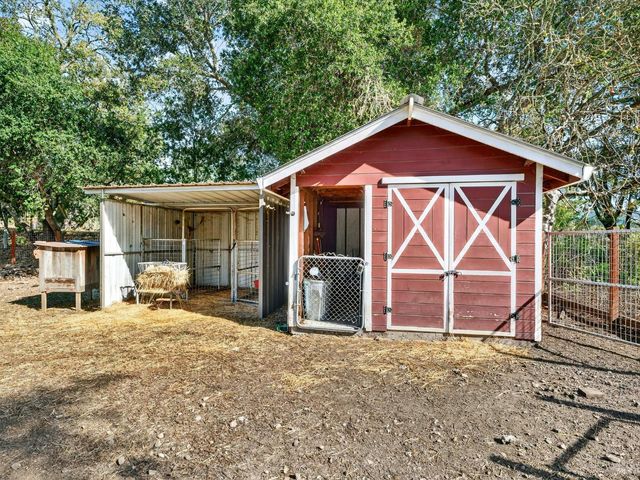 4894 Wagon Wheel Ln, Santa Rosa, CA 95409