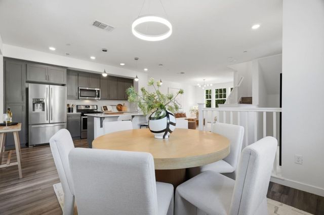 320 Circuit Way, Mountain View, CA 94043