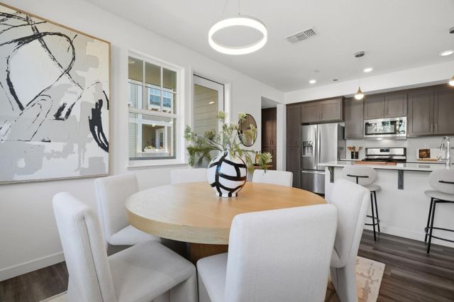 320 Circuit Way, Mountain View, CA 94043