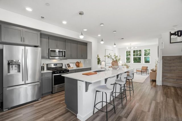 320 Circuit Way, Mountain View, CA 94043