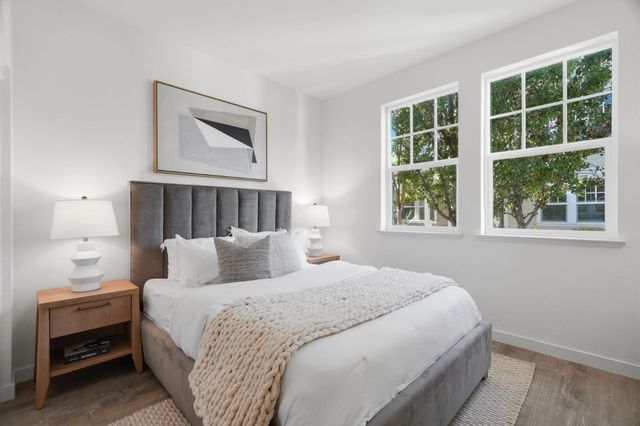 320 Circuit Way, Mountain View, CA 94043