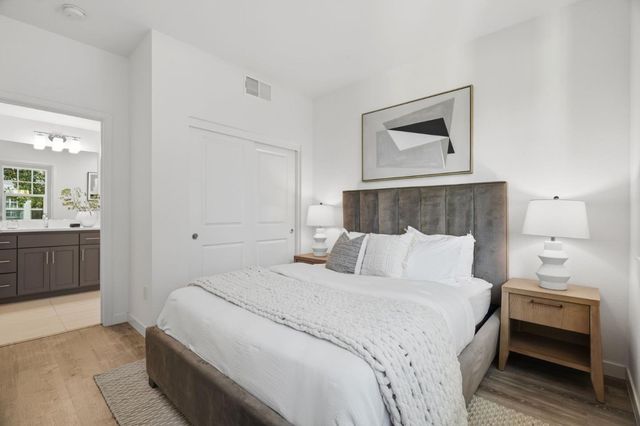 320 Circuit Way, Mountain View, CA 94043