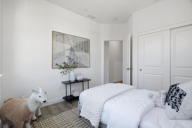 320 Circuit Way, Mountain View, CA 94043