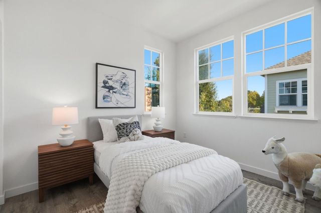320 Circuit Way, Mountain View, CA 94043