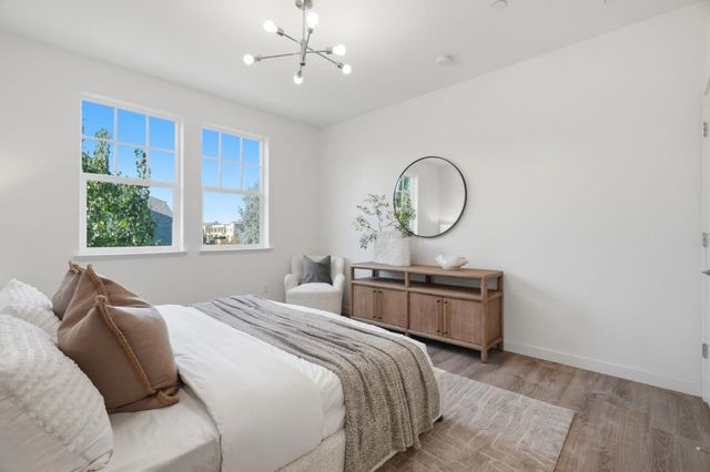 320 Circuit Way, Mountain View, CA 94043