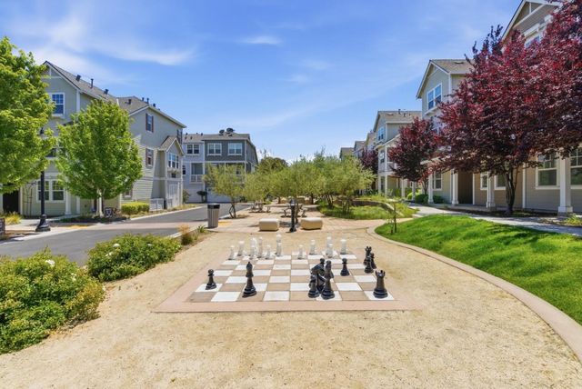 320 Circuit Way, Mountain View, CA 94043