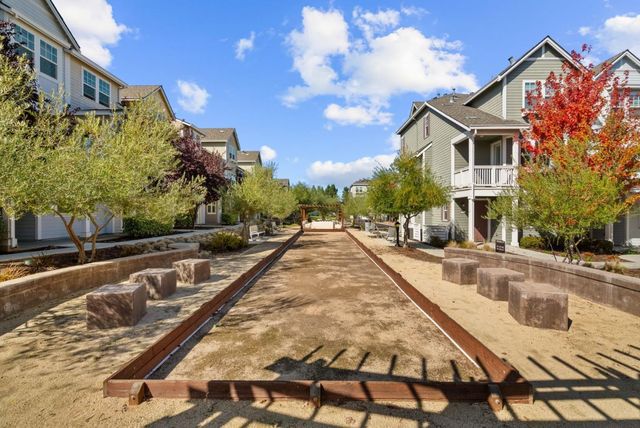 320 Circuit Way, Mountain View, CA 94043