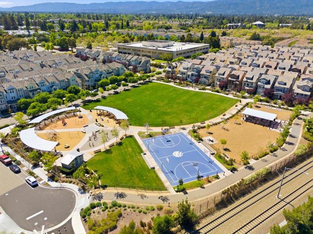 320 Circuit Way, Mountain View, CA 94043