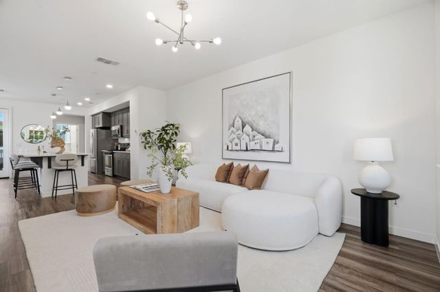 320 Circuit Way, Mountain View, CA 94043