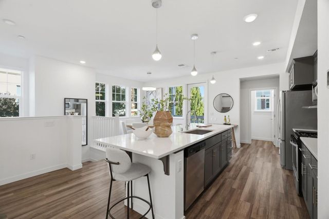 320 Circuit Way, Mountain View, CA 94043