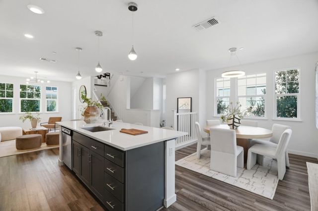 320 Circuit Way, Mountain View, CA 94043