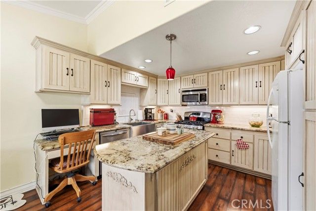 28919 Sam, Canyon Country (santa Clarita), CA 91387