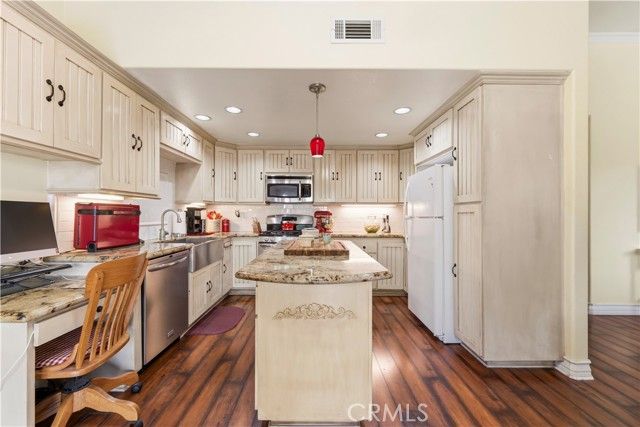 28919 Sam, Canyon Country (santa Clarita), CA 91387