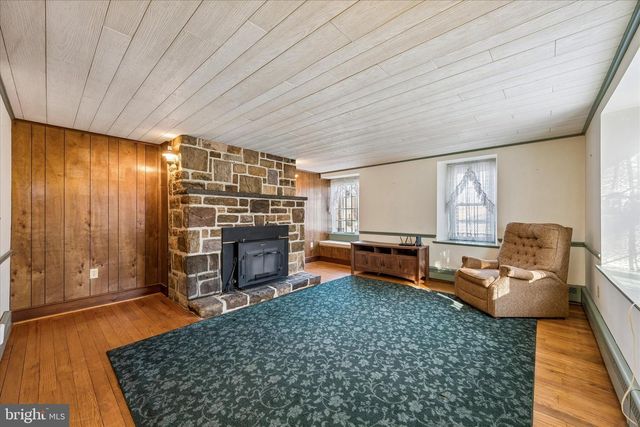 2204 HARMONYVILLE RD, Elverson, PA 19520