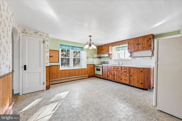 2204 HARMONYVILLE RD, Elverson, PA 19520