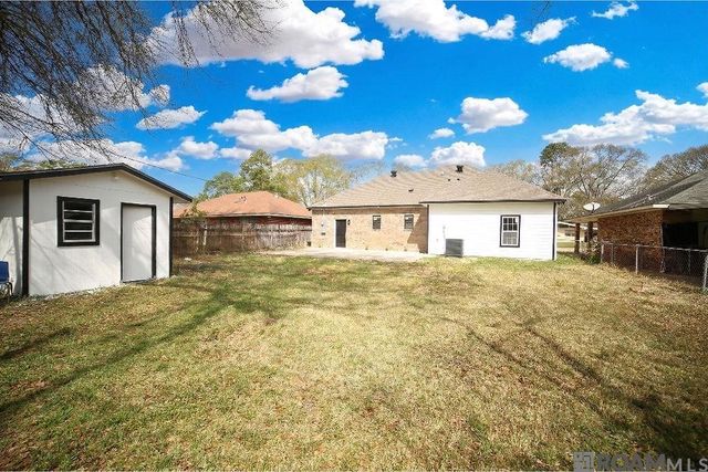 11370 E Black Oak Dr, Baton Rouge, LA 70815