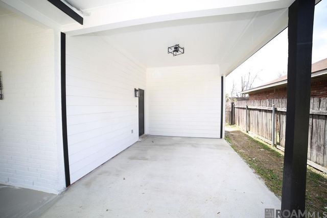 11370 E Black Oak Dr, Baton Rouge, LA 70815