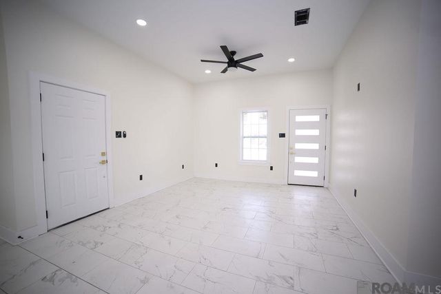 11370 E Black Oak Dr, Baton Rouge, LA 70815