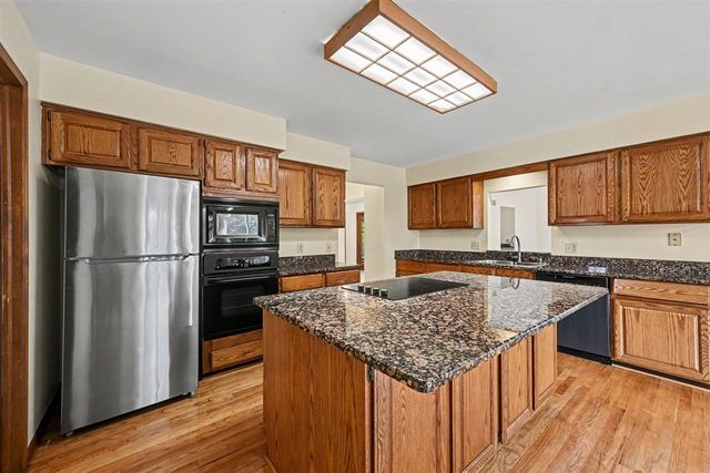22276 Sheffield Court, Farmington Hills, MI 48335