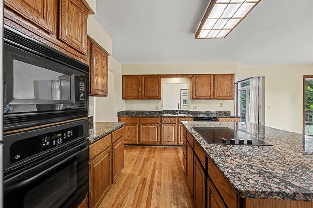 22276 Sheffield Court, Farmington Hills, MI 48335