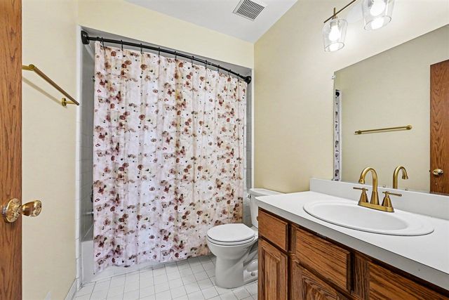 22276 Sheffield Court, Farmington Hills, MI 48335