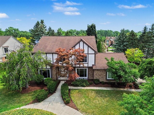 22276 Sheffield Court, Farmington Hills, MI 48335