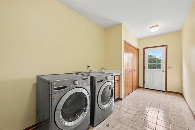22276 Sheffield Court, Farmington Hills, MI 48335
