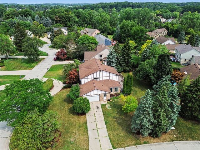 22276 Sheffield Court, Farmington Hills, MI 48335