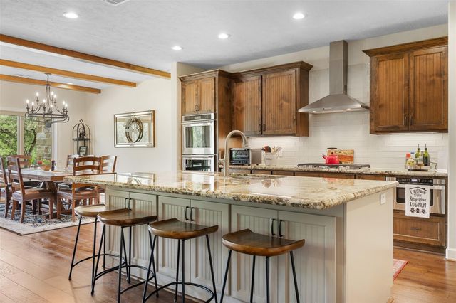 1045 Yaupon Creek Estate, Columbus, TX 78934