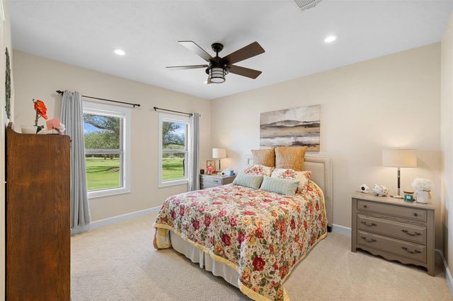 1045 Yaupon Creek Estate, Columbus, TX 78934