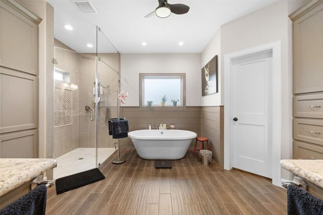 1045 Yaupon Creek Estate, Columbus, TX 78934