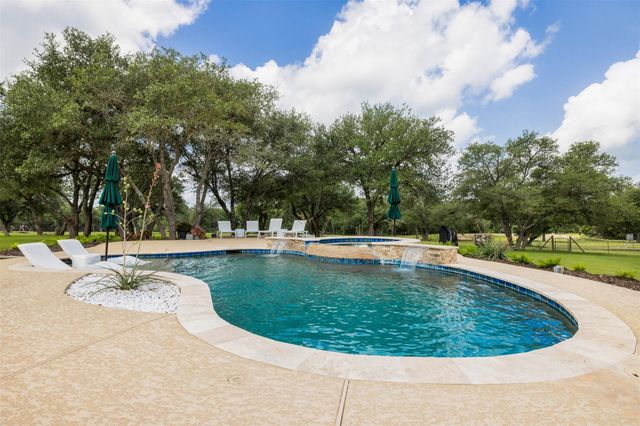 1045 Yaupon Creek Estate, Columbus, TX 78934