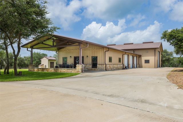 1045 Yaupon Creek Estate, Columbus, TX 78934