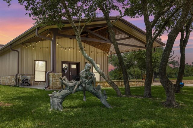 1045 Yaupon Creek Estate, Columbus, TX 78934