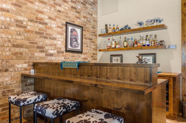 1045 Yaupon Creek Estate, Columbus, TX 78934