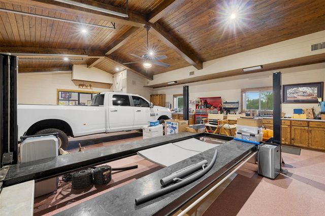 1045 Yaupon Creek Estate, Columbus, TX 78934