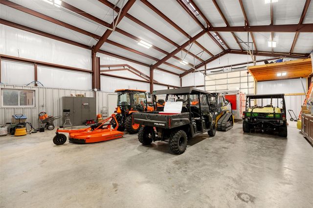 1045 Yaupon Creek Estate, Columbus, TX 78934