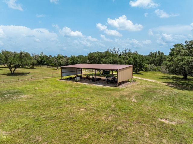 1045 Yaupon Creek Estate, Columbus, TX 78934
