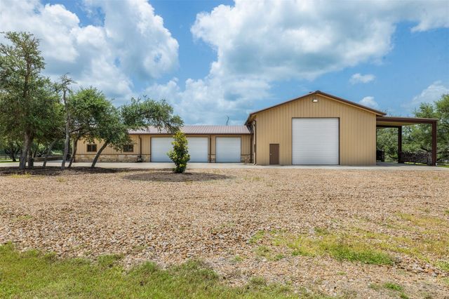 1045 Yaupon Creek Estate, Columbus, TX 78934