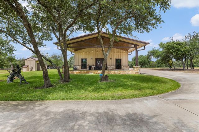 1045 Yaupon Creek Estate, Columbus, TX 78934