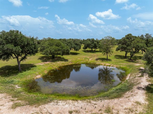 1045 Yaupon Creek Estate, Columbus, TX 78934