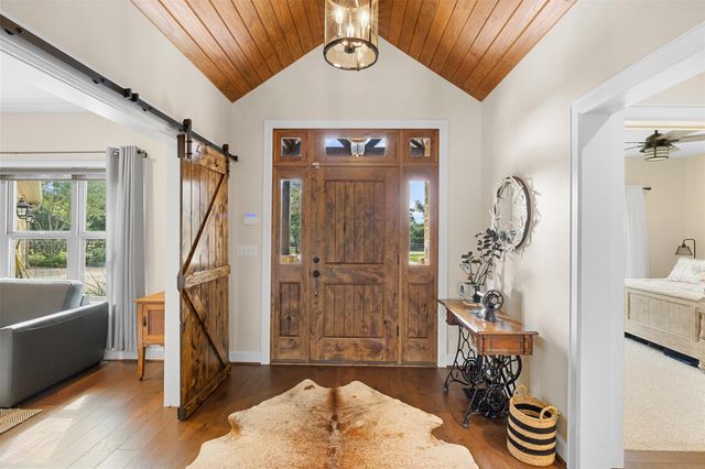 1045 Yaupon Creek Estate, Columbus, TX 78934