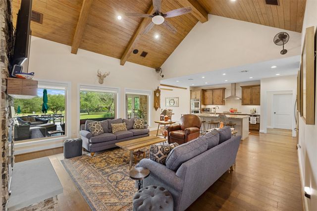 1045 Yaupon Creek Estate, Columbus, TX 78934