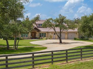 1045 Yaupon Creek Estate, Columbus, TX 78934