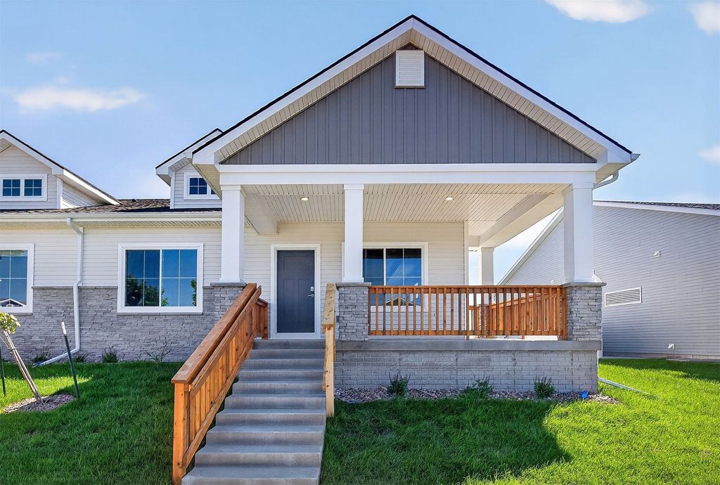 9717 Regatta Lane, Johnston, IA 50131