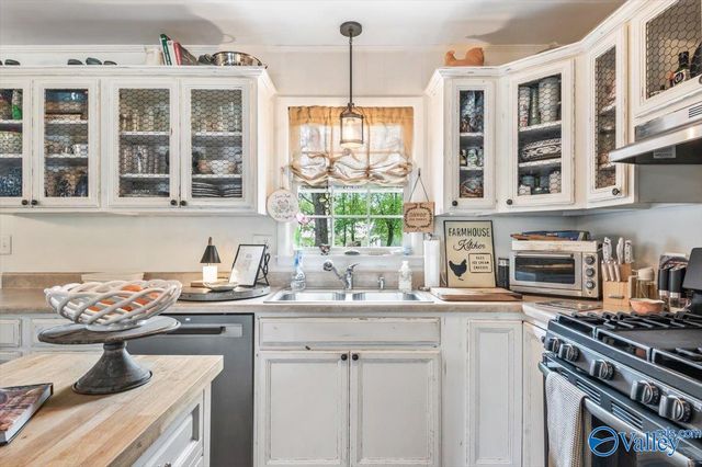 104 10th Avenue NE, Arab, AL 35016