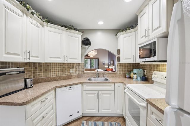 11622 COCOWOOD DRIVE, New Port Richey, FL 34654