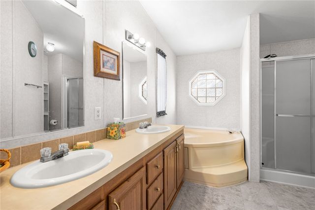 3758 W Redwall Drive, Golden Valley, AZ 86413