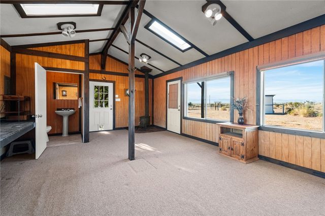 3758 W Redwall Drive, Golden Valley, AZ 86413